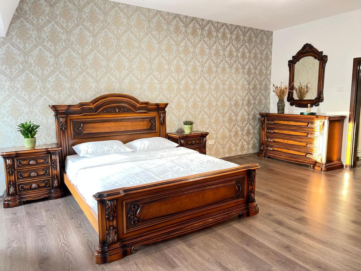 Coroni Piata Sfatului Apart Apartment Brașov