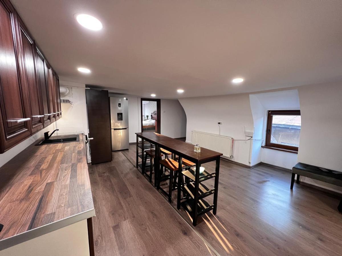 Coroni Piata Sfatului Apart Apartment