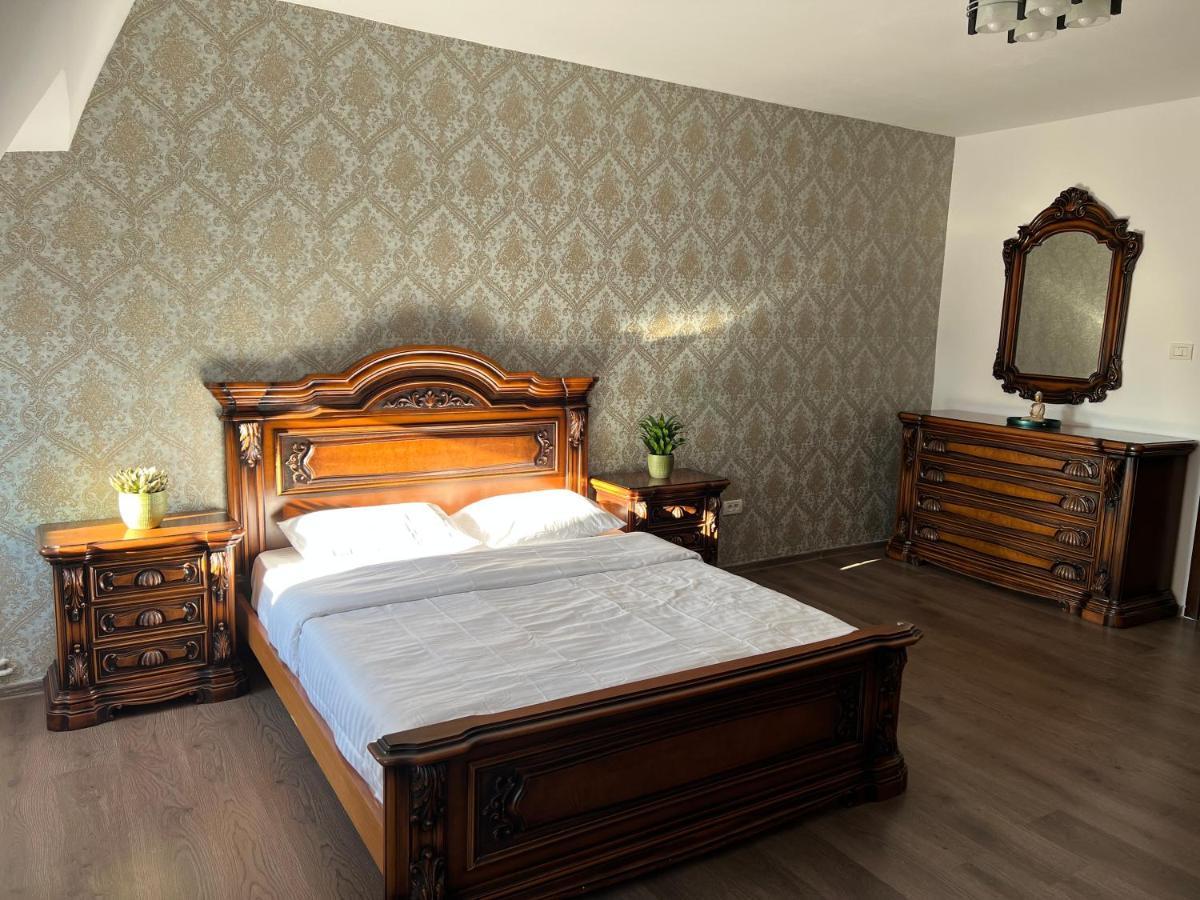 Coroni Piata Sfatului Apart Apartment
